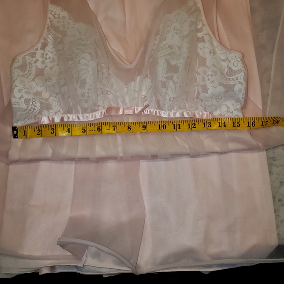 Vintage Vanity Fair Negligee - Picture 9 of 9